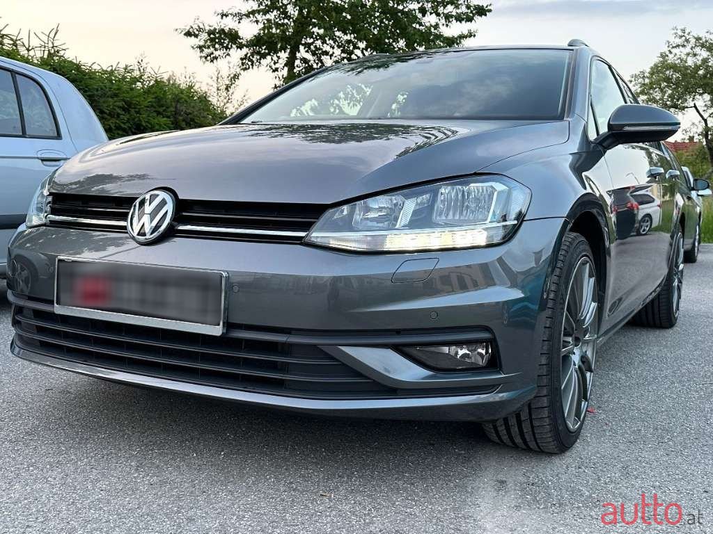 2017' Volkswagen Golf photo #3