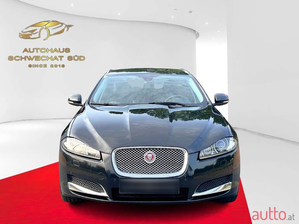 2014' Jaguar XF photo #6