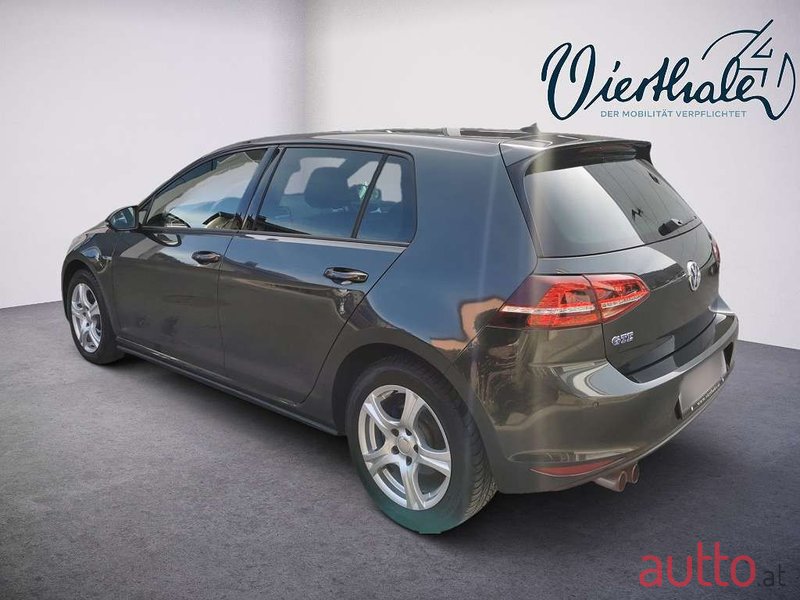 2015' Volkswagen Golf photo #4