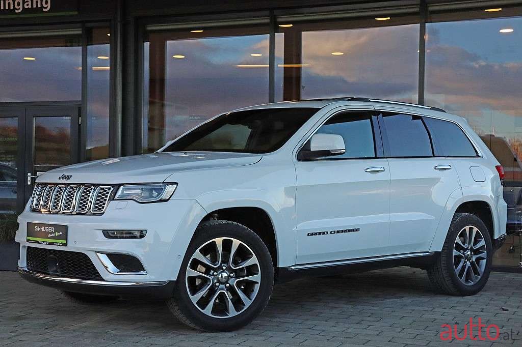 2017' Jeep Grand Cherokee photo #6