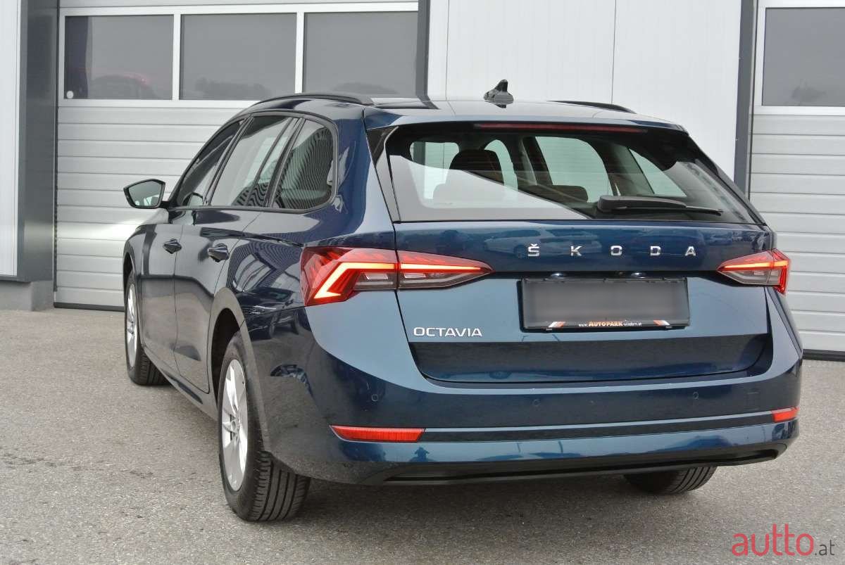 2020' Skoda Octavia photo #2