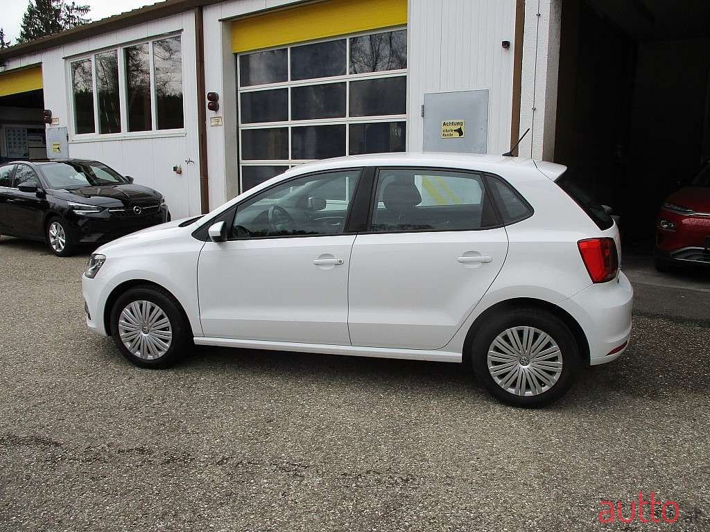 2015' Volkswagen Polo photo #4