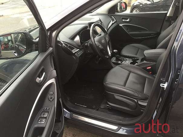 2015' Hyundai Santa Fe photo #3