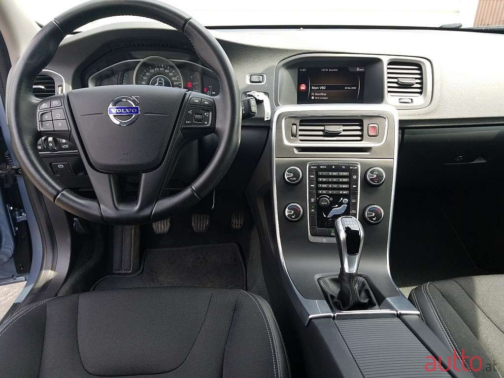 2017' Volvo V60 photo #5