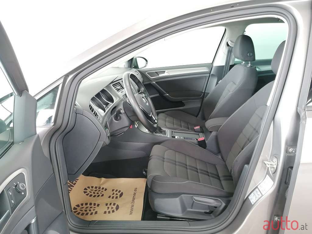 2016' Volkswagen Golf photo #4