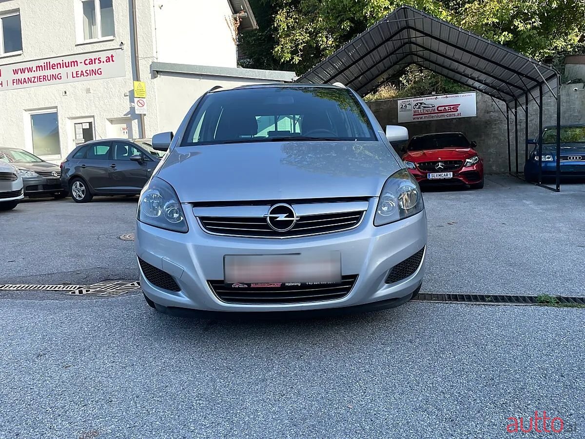 2011' Opel Zafira photo #2