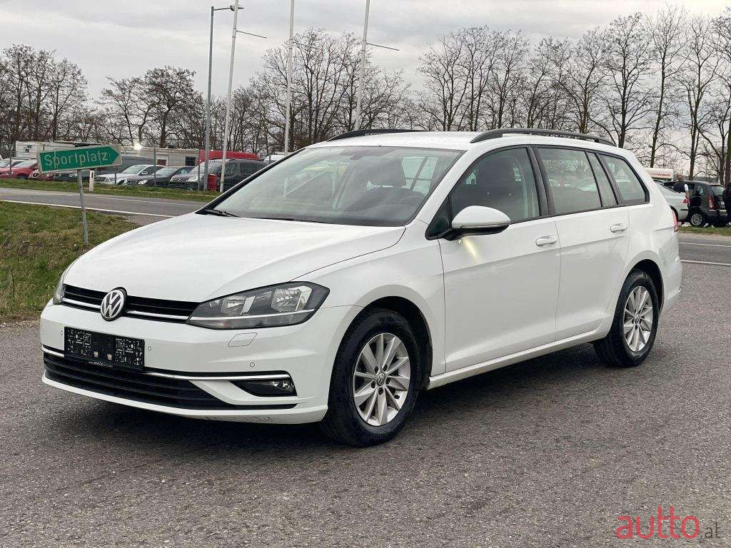 2018' Volkswagen Golf photo #3