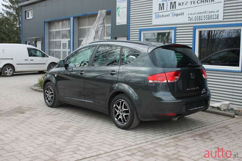 2010' SEAT Altea XL photo #5