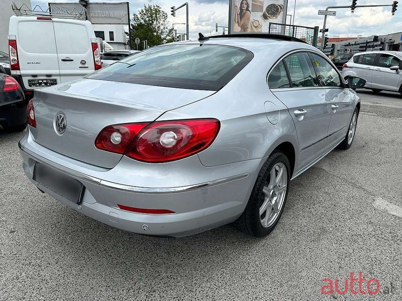 2009' Volkswagen Passat photo #5