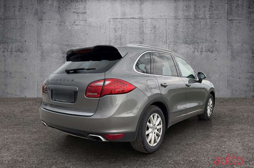 2011' Porsche Cayenne photo #4