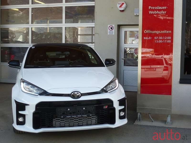 2022' Toyota Yaris photo #6