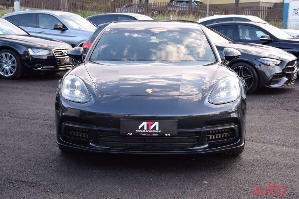 2019' Porsche Panamera photo #2