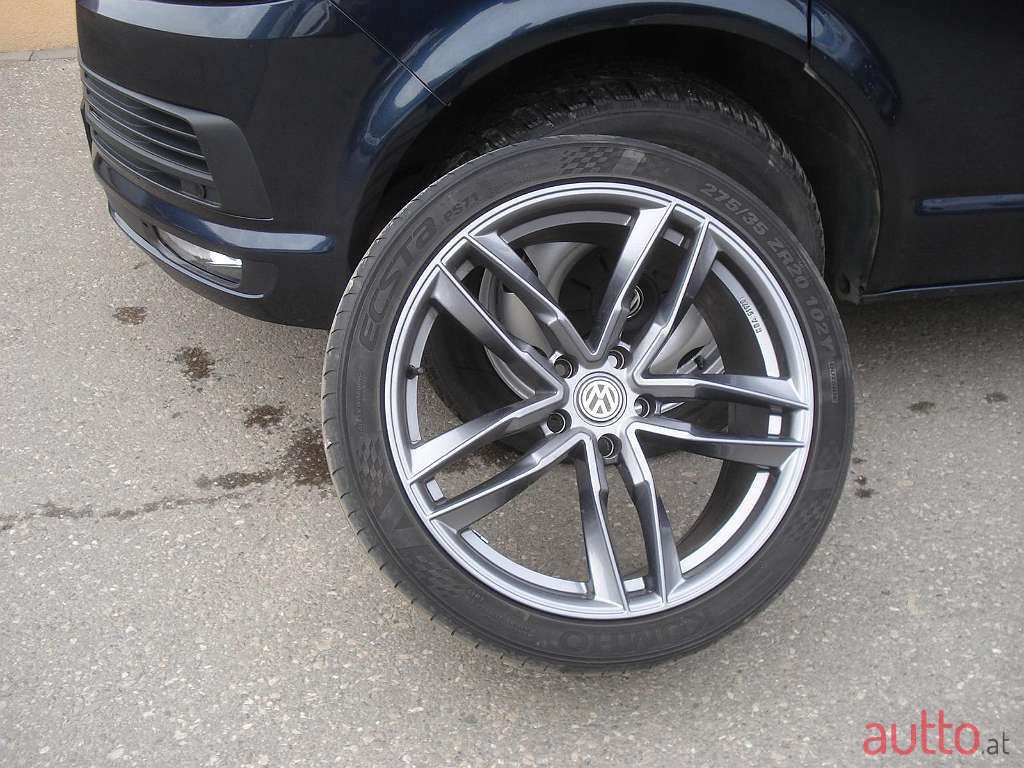 2018' Volkswagen Multivan photo #6