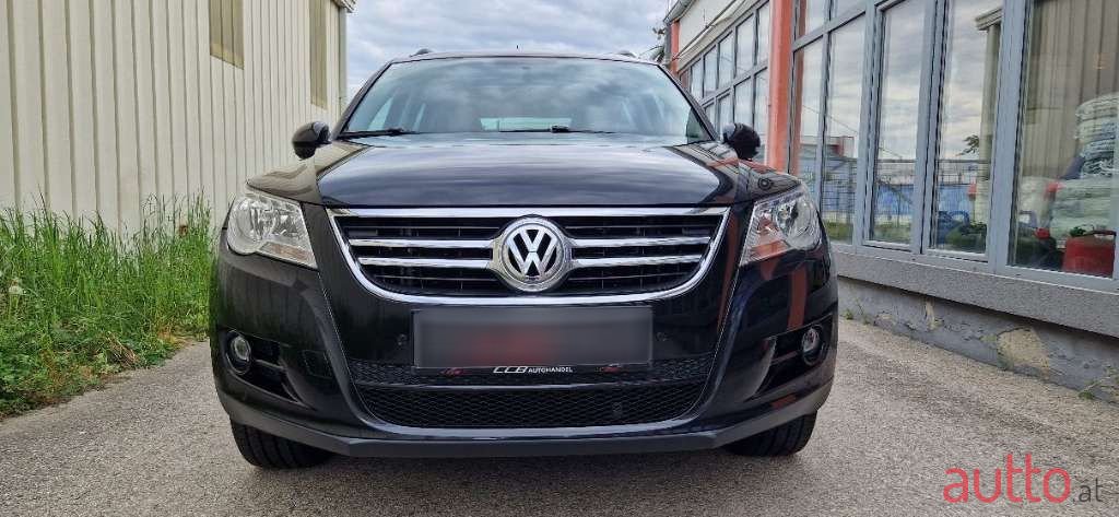 2011' Volkswagen Tiguan photo #3