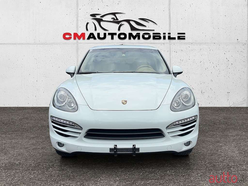 2012' Porsche Cayenne photo #2