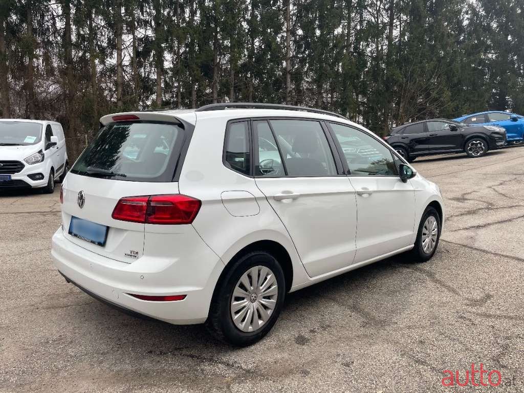 2015' Volkswagen Golf photo #4