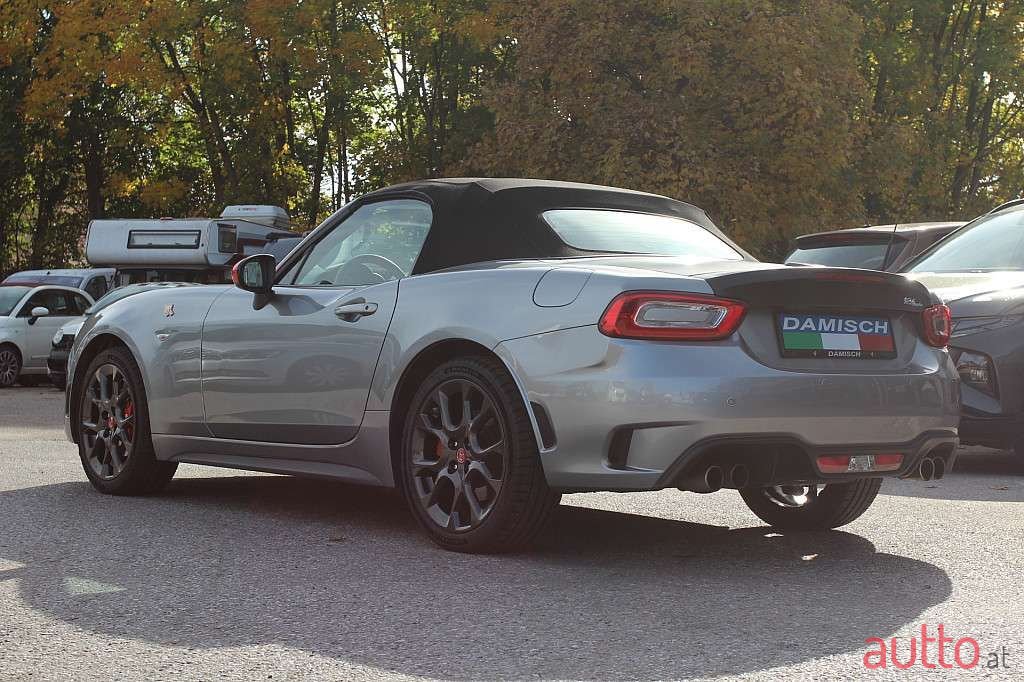 2018' Fiat 124 Spider Abarth photo #3