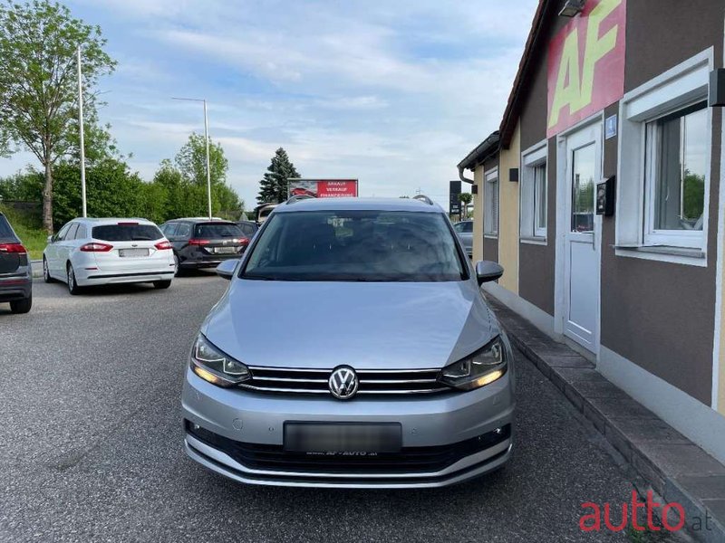 2019' Volkswagen Touran photo #2