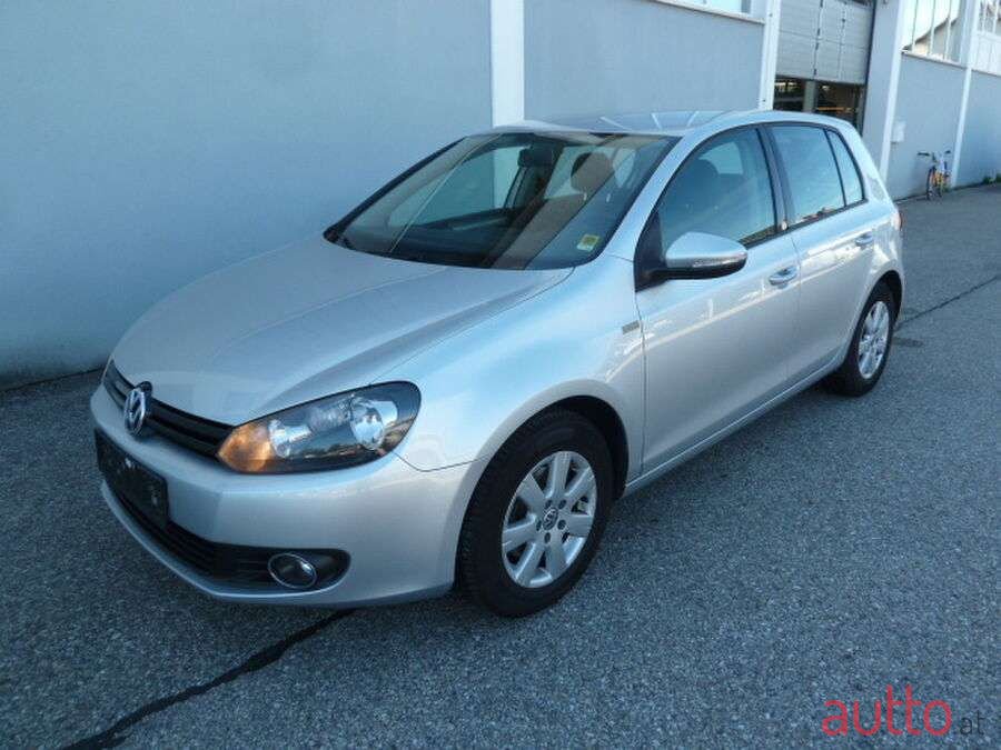 2011' Volkswagen Golf photo #1