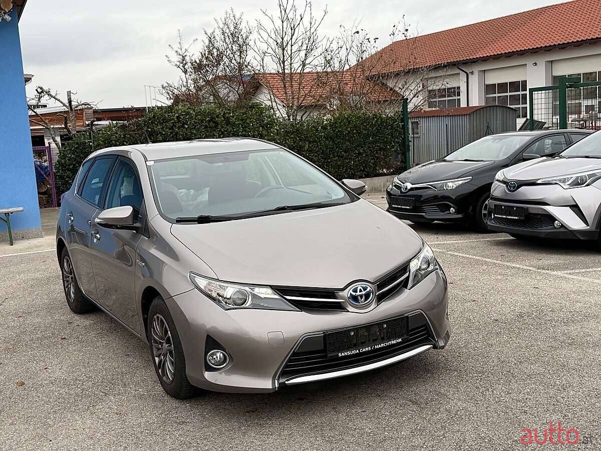 2015' Toyota Auris photo #2