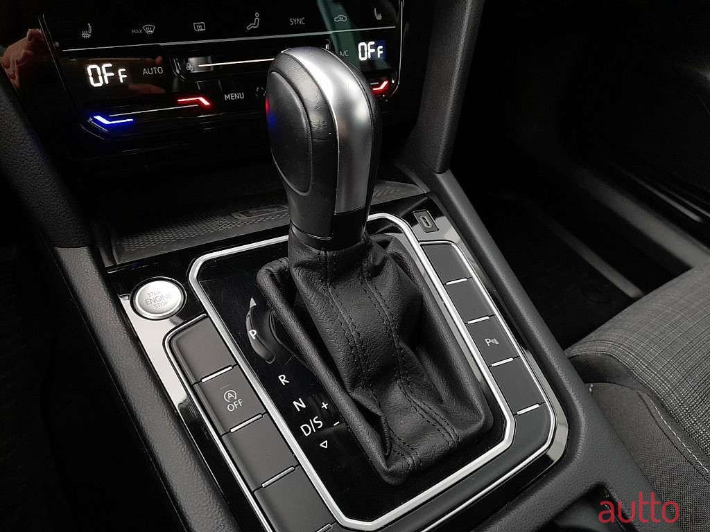 2021' Volkswagen Passat photo #4