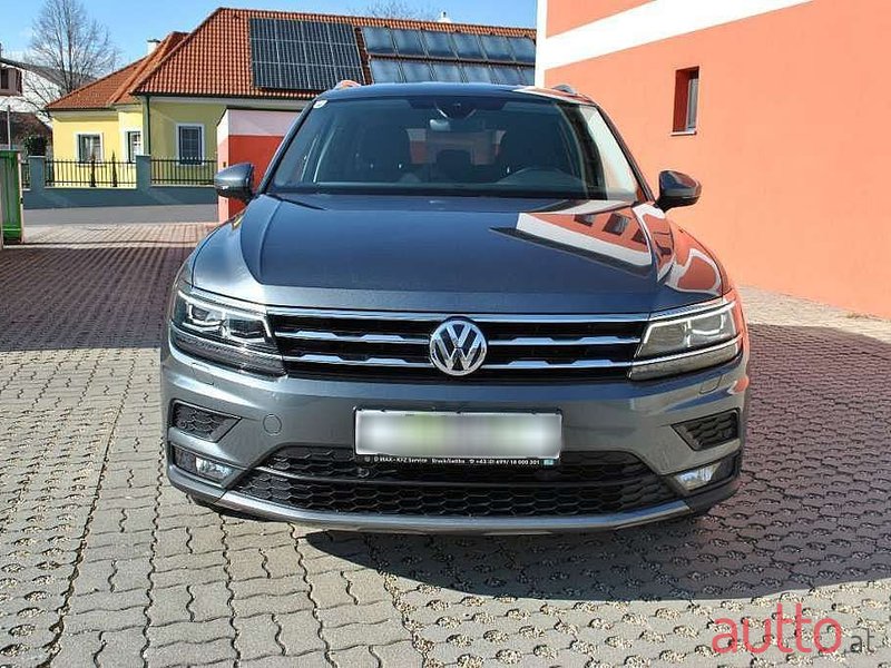 2018' Volkswagen Tiguan photo #2