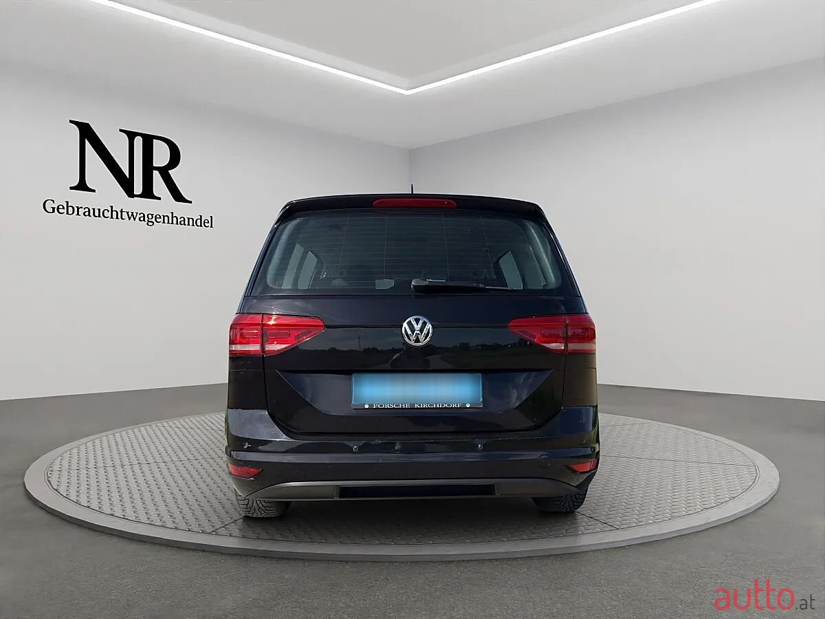 2017' Volkswagen Touran photo #5