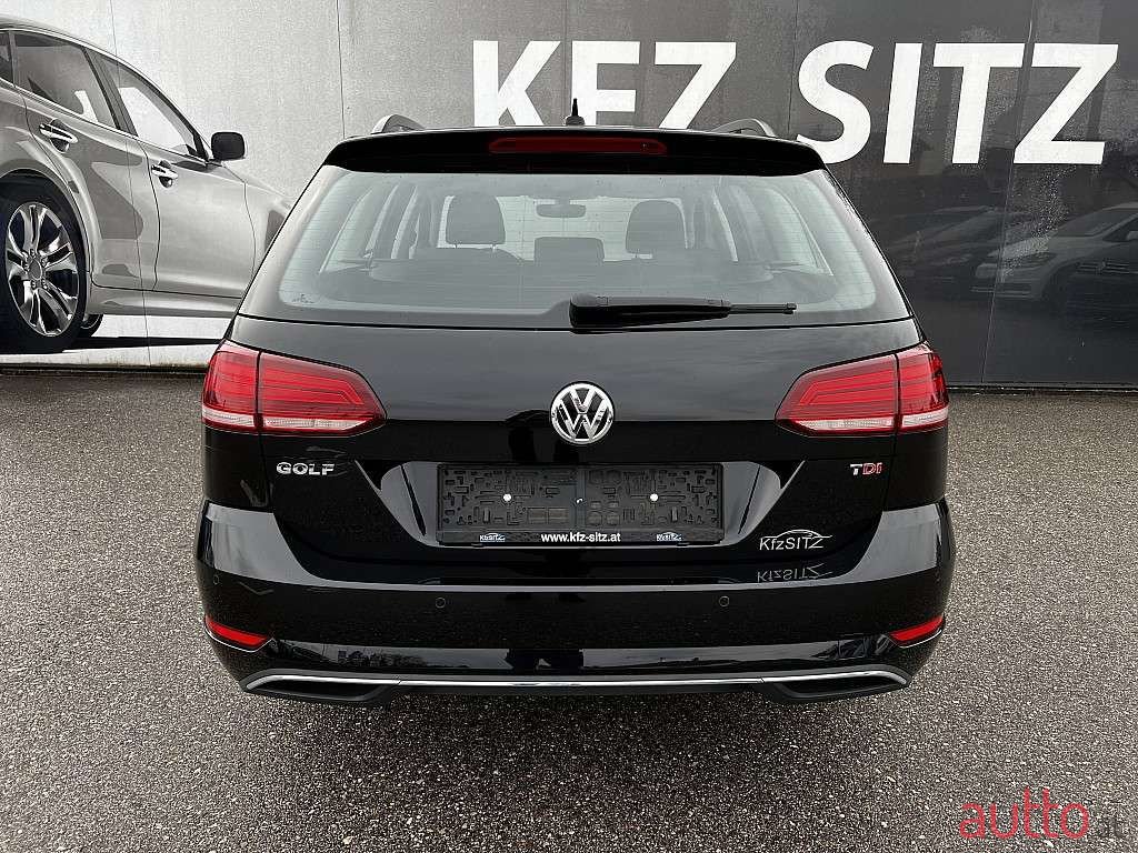 2017' Volkswagen Golf photo #6