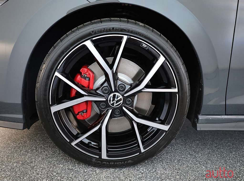 2022' Volkswagen Golf photo #2