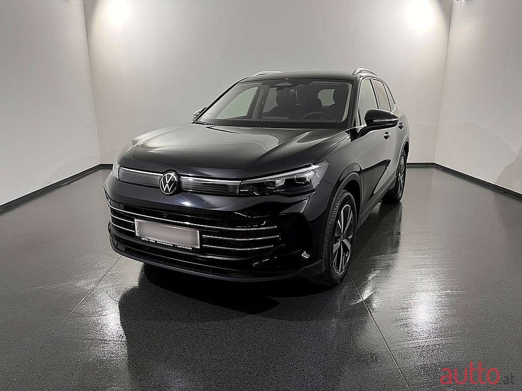 2024' Volkswagen Tiguan photo #1