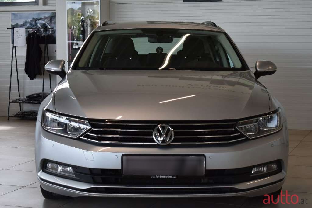2018' Volkswagen Passat photo #2