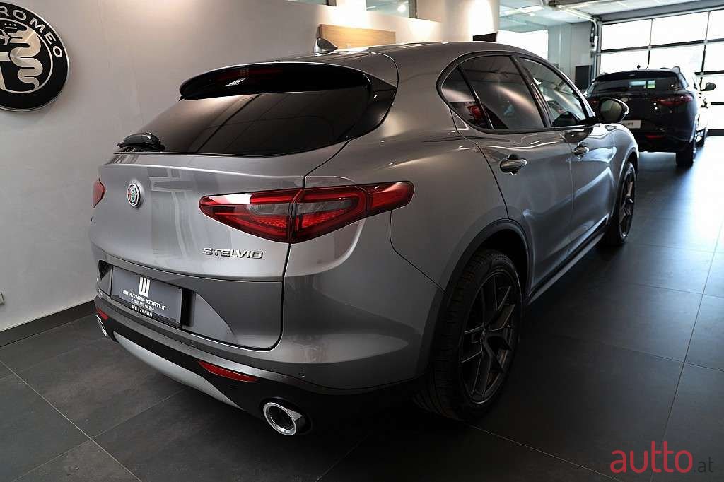 2021' Alfa Romeo Stelvio photo #2