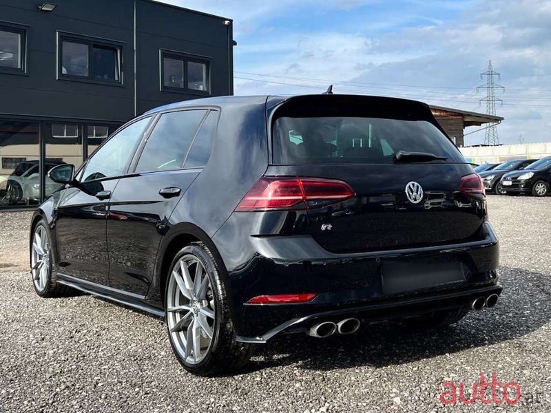 2019' Volkswagen Golf photo #5