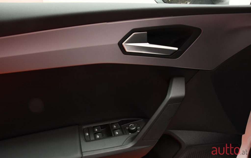 2022' SEAT Leon photo #5