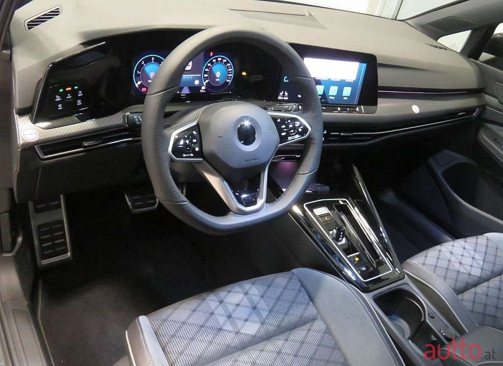2023' Volkswagen Golf photo #4