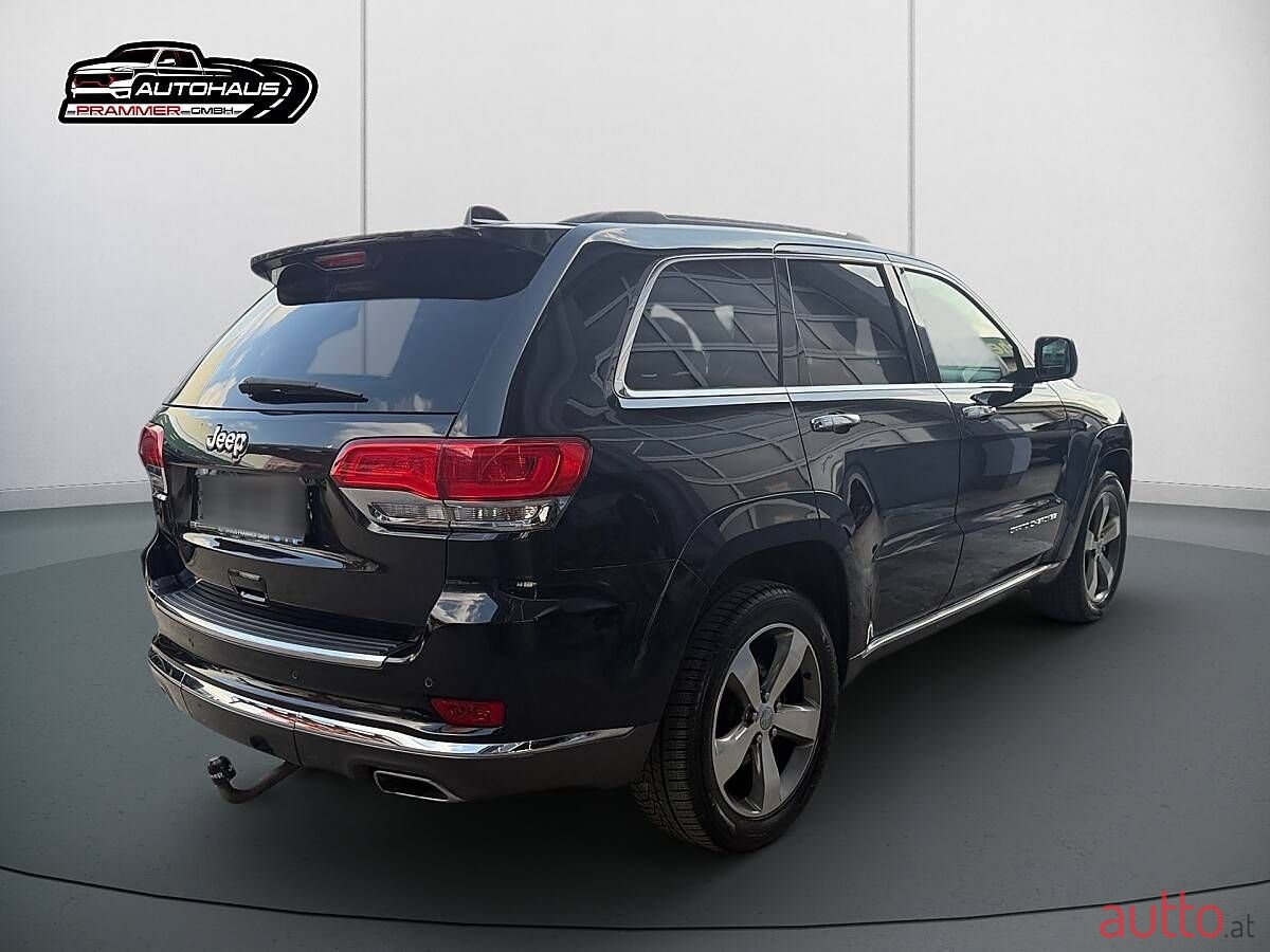 2017' Jeep Grand Cherokee photo #3