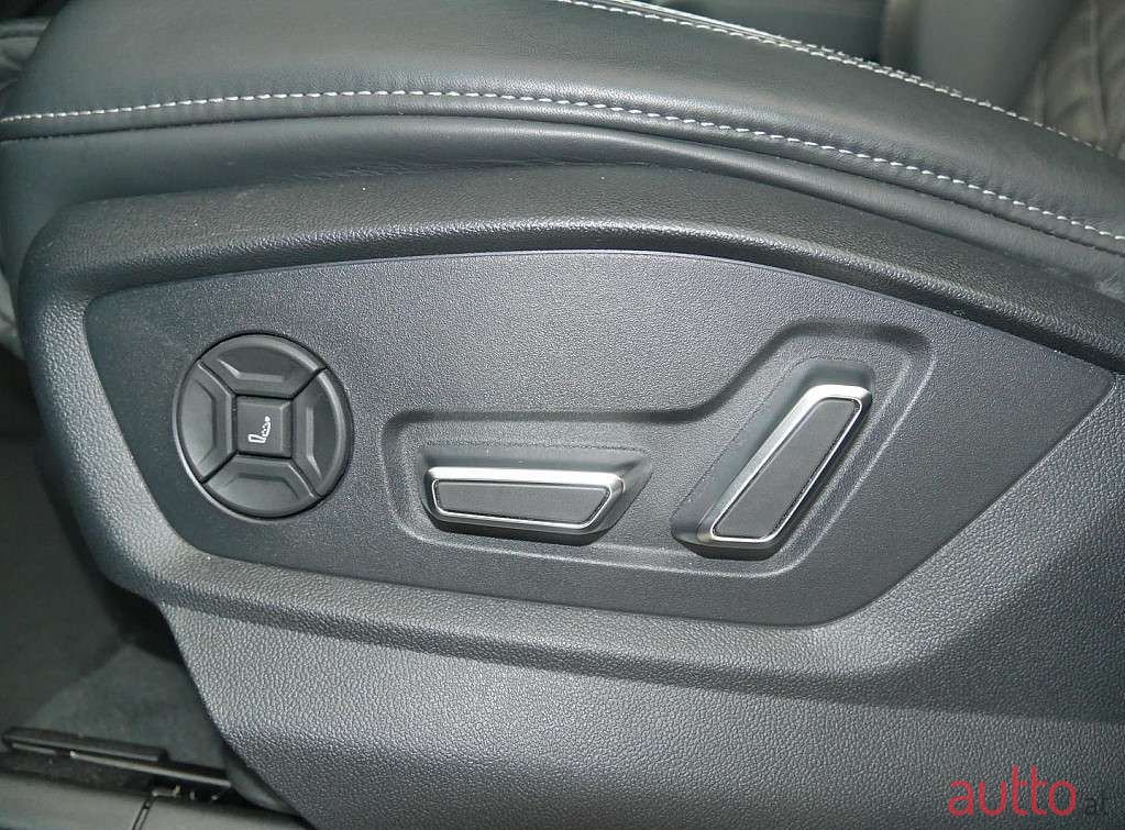 2018' Audi Q8 photo #4