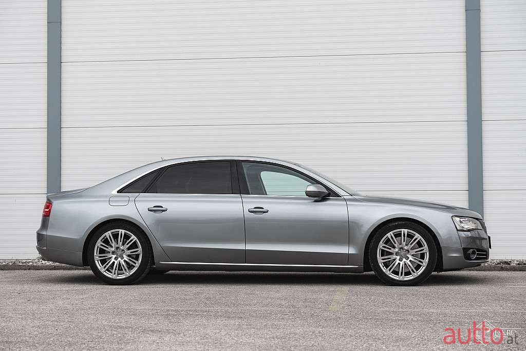 2012' Audi A8 photo #5
