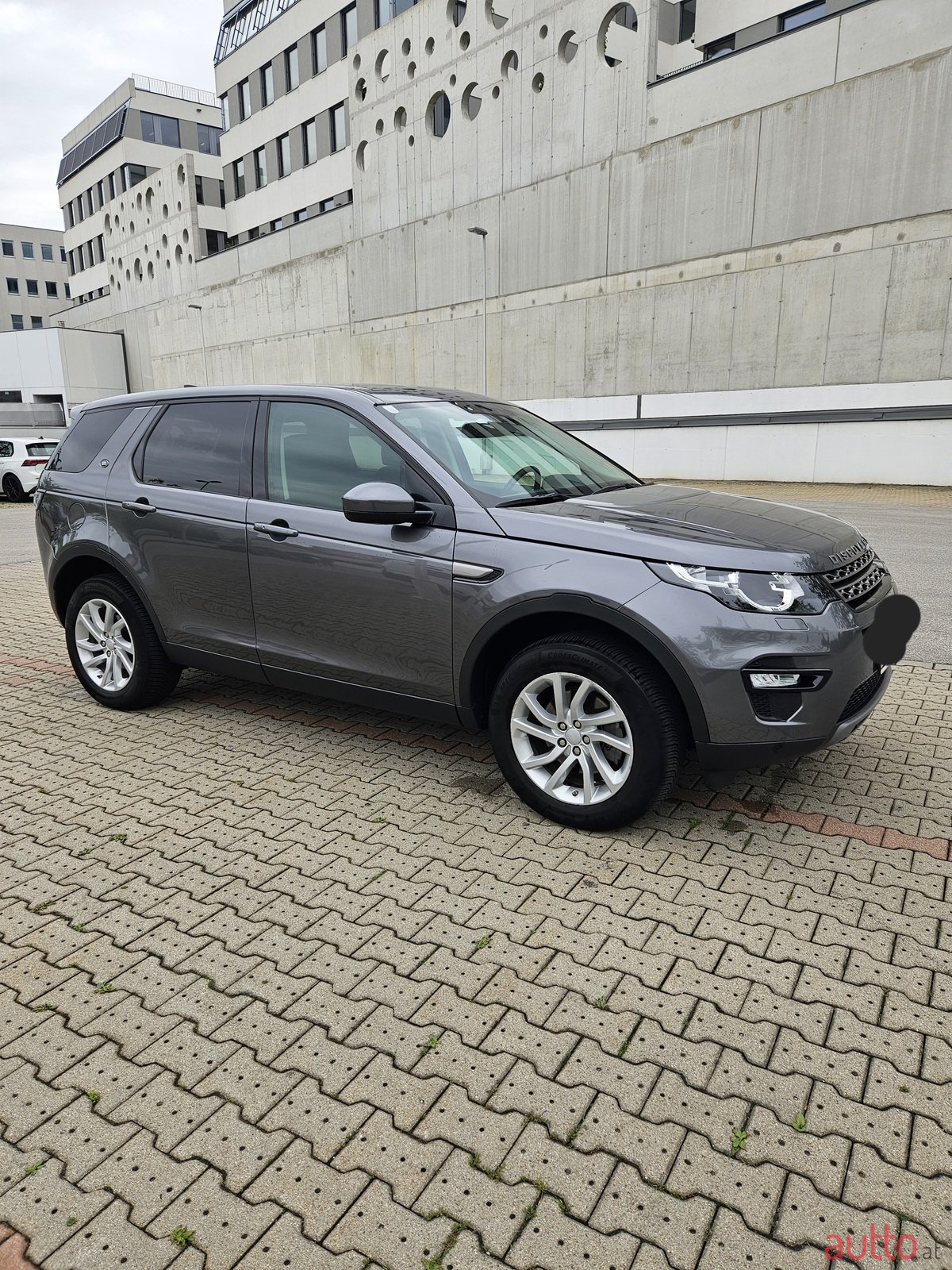 2018' Land Rover Discovery Sport photo #4