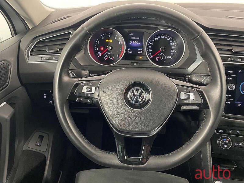 2019' Volkswagen Tiguan photo #6