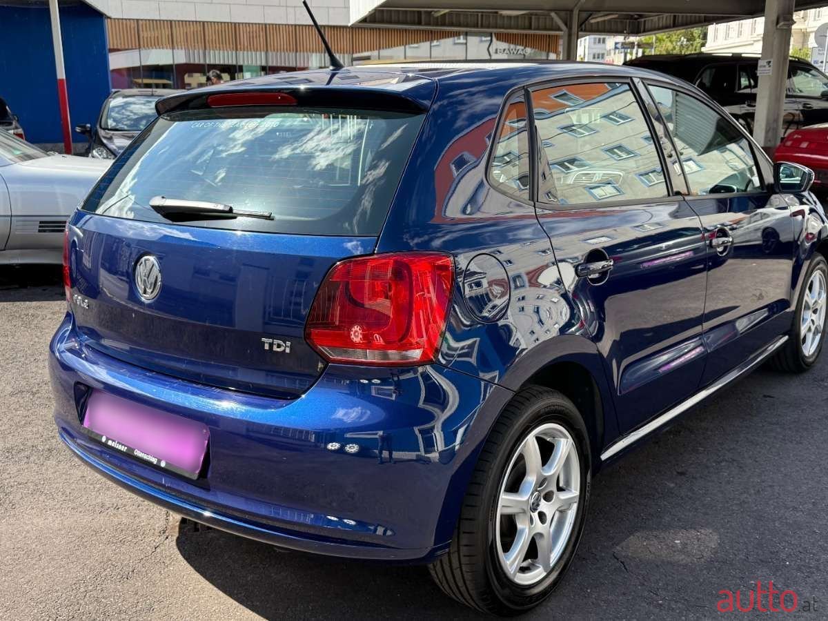 2010' Volkswagen Polo photo #5