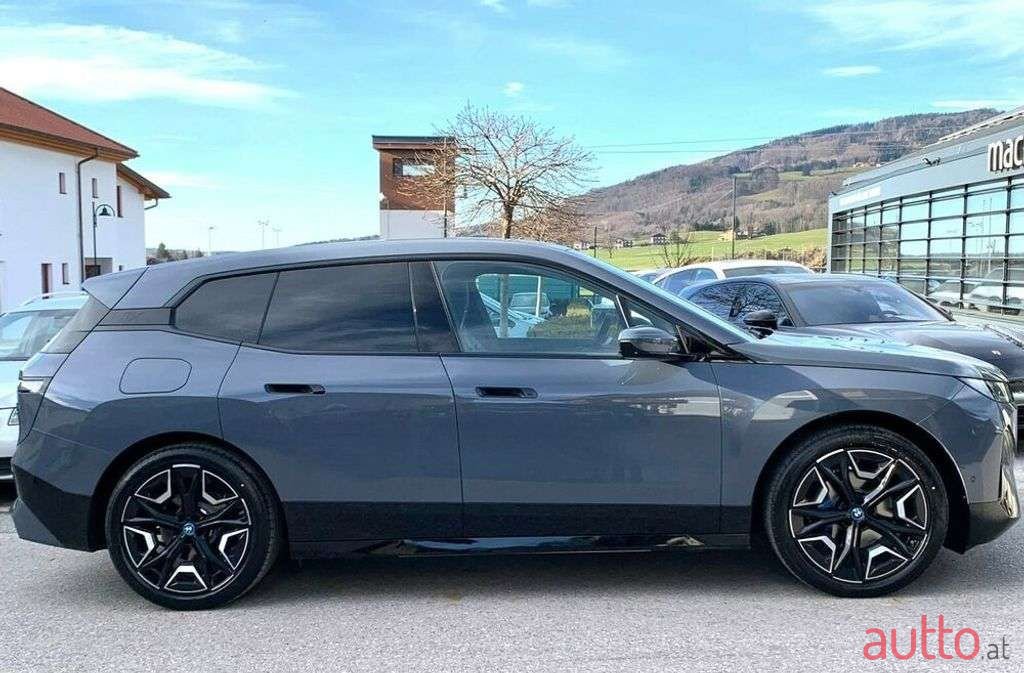 2022' BMW iX photo #4