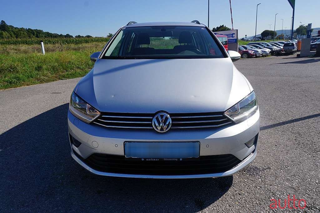 2015' Volkswagen Golf photo #2