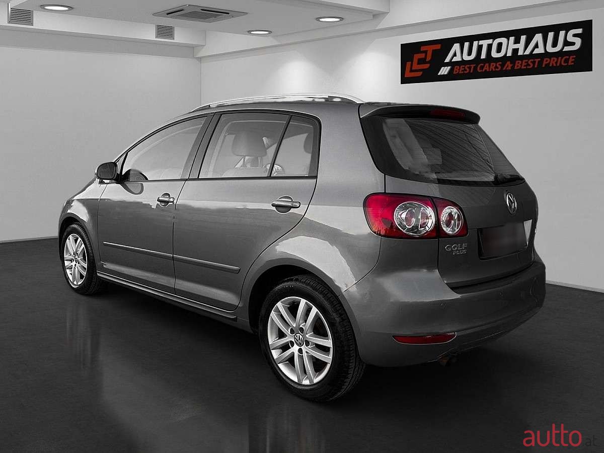 2011' Volkswagen Golf photo #3