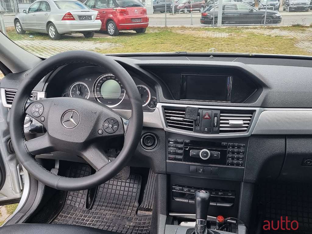 2009' Mercedes-Benz E-Klasse photo #1
