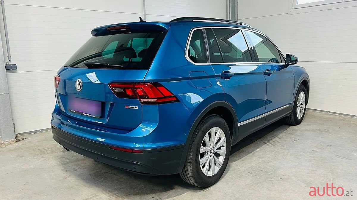 2018' Volkswagen Tiguan photo #6