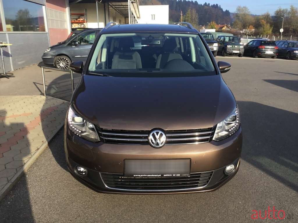 2012' Volkswagen Touran photo #3
