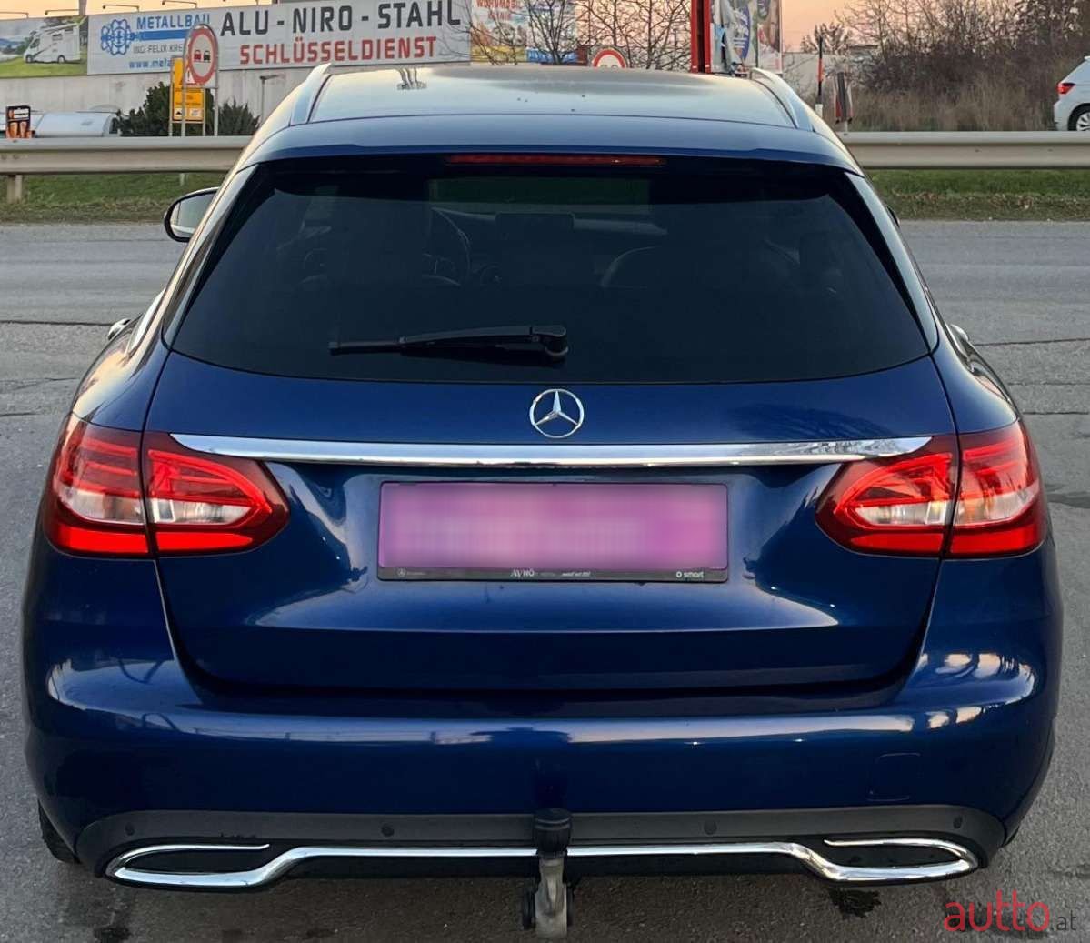 2015' Mercedes-Benz C-Klasse photo #2