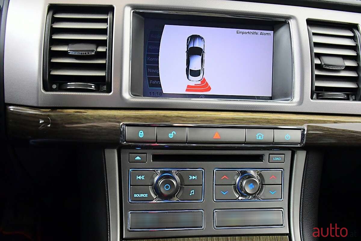 2008' Jaguar XF photo #5