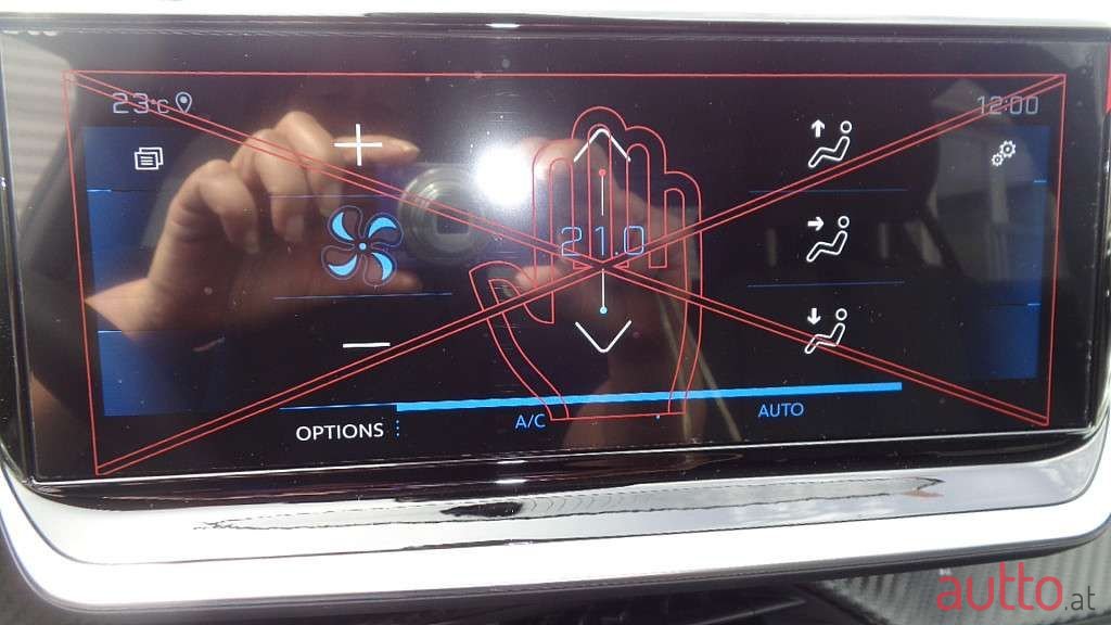 2022' Peugeot 208 photo #5